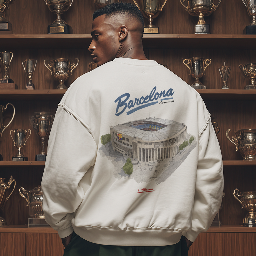 FOOTBALL ELEGANCE - BARCELONA® OVERSIZED WHITE SWEATSHIRT