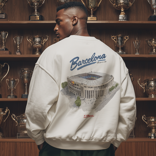 FOOTBALL ELEGANCE - BARCELONA® OVERSIZED WHITE SWEATSHIRT