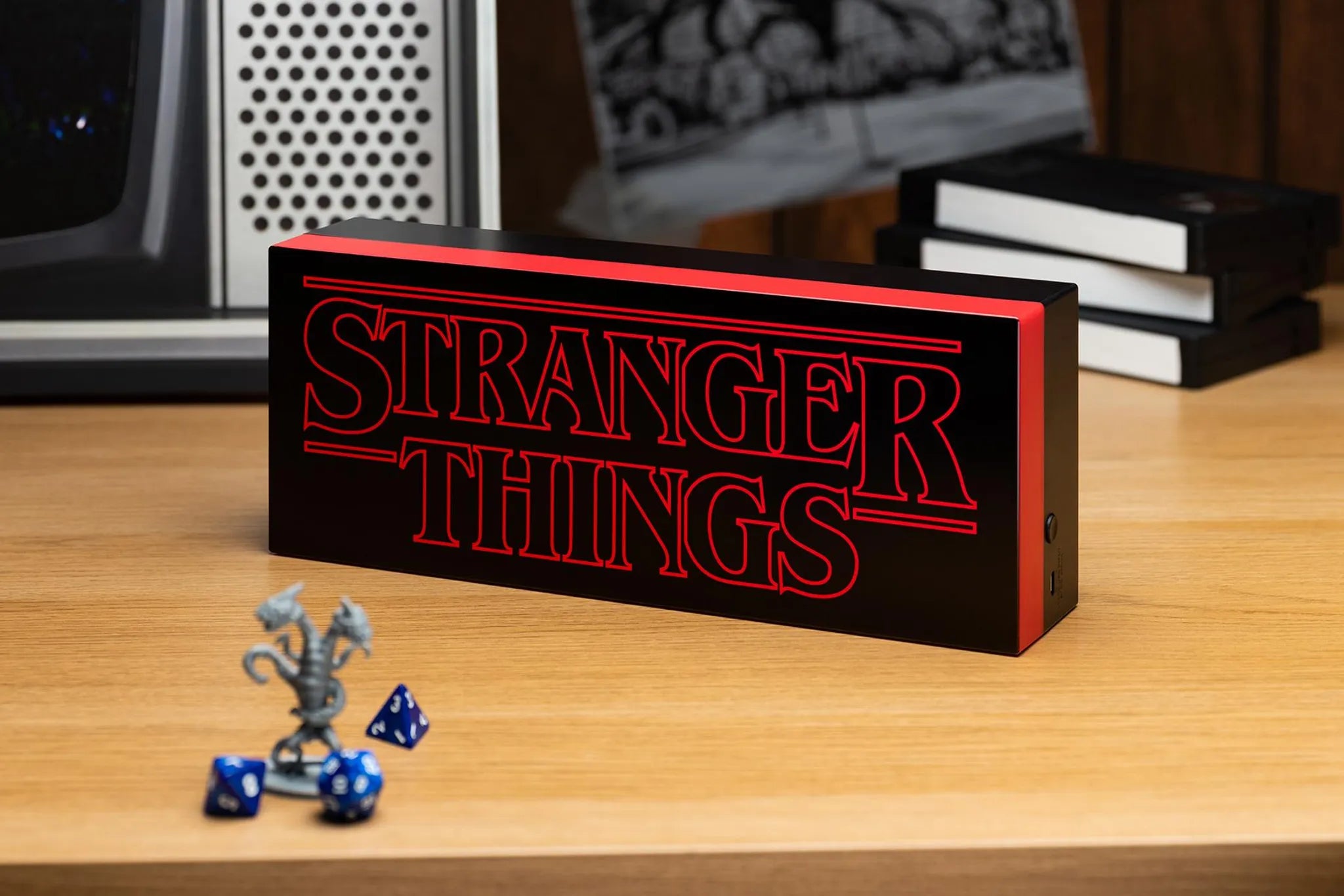 Stranger Things - Candeeiro Logo